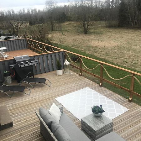 Tyylikaes Rivitaloasunto Lohjalla Экстерьер фото